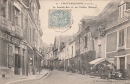 35 - CHATEAUGIRON - La Grande Rue Et Ses Vieilles Maisons - Châteaugiron