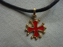 Vintage - Collier Fantaisie Cordon Avec Croix Souvenir D'Occitanie - Altri & Non Classificati