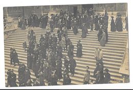 VIENNE (38) Carte Photo Escalier De La Cathédrale Belle Animation - Vienne