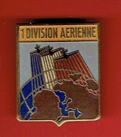 1 DIVISION AERIENNE INSIGNE ANCIEN EMAIL EN SUPERBE ETAT AVION AVIATION - Aviation