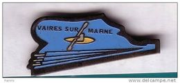 A317 Pin's CANOË KAYAK VAIRES SUR MARNE Seine-et-Marne Signé Winner Achat Immédiat - Canoeing, Kayak