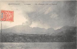 SAINT-PIERRE-MARTINIQUE-LA MONTAGNE PELLE EN ERUPTION - Autres & Non Classés