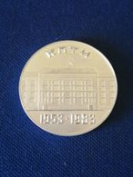 TABLE MEDAL " KARAGANDA POLYTECHNIC INSTITUTE" 1953-1983 - Monedas / De Necesidad