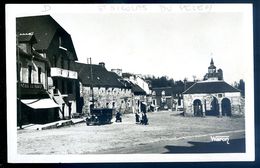 Cpa Du 22 St Nicolas Du Pelem La Place Et Les Vieilles Halles  AVR20-149 - Saint-Nicolas-du-Pélem