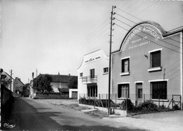 St Gervais Les Trois Clochers * Le PAX Cinéma * La Coopérative Agricole * Route De Jaulnay - Saint Gervais Les Trois Clochers