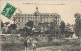 D37 - BEAUMONT LA RONCE - DOMAINE DE LA HAUTE BARDE - Hommes En Premier Plan Sur Le Chemin - Beaumont-la-Ronce