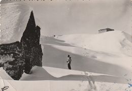 SUPERBAGNERES. - Une Cabane De Pâtres.Le Remonte Penteet L'Hôtel De Superbagnères. CPM Dentelée RARE - Superbagneres