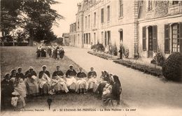 St Etienne De Montluc * La Haie Mahéas * La Cour * Dentellières Brodeuses - Saint Etienne De Montluc