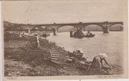 REMICH - PONT SUR LA MOSELLE ET LAVEUSES - Remich