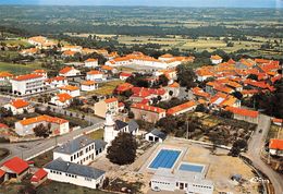 CASTELNAU-RIVIERE-BASSE - Vue Générale Aérienne - Piscine Municipale, Architecte Jean Cahuzac Tarbes, Et Ecole Primaire - Castelnau Riviere Basse