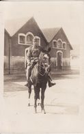 Carte Postale Photo Militaire Français Soldat à Cheval 6 ème Régiment De Cavalerie à MARSEILLE ?? (Bouche Du Rhône) - Regimente