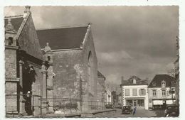 Plomodiern (29 - Finistère) Le Beau Porche Renaissance De L'église Et La Place - Cpsm Pf - Plomodiern