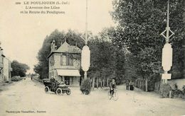 Le Pouliguen * L'avenue Des Lilas Et La Route Du Pouliguen * Café Des Lilas * Automobile Ancienne De Marque ? - Le Pouliguen