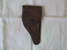 HOLSTER A IDENTIFIER EN CUIR SOUPLE ( VOIR PHOTOS ) DIMENSION 21 CMS / 10 CMS. PETIT TROU AU BOUT - Decorative Weapons