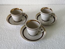 VINTAGE PORCELAIN COFFEE CUPS AND SAUCERS,  MADE IN THE USSR IN 1980 - Kopjes