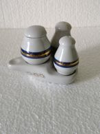 VINTAGE PORCELAIN   SET FOR SALT, PEPPER AND  MUSTARD.  MADE IN THE USSR IN 1980 - Tasses