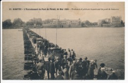 CPA 44 NANTES L'Ecroulement Du Pont De Pirmil 26 Mai 1924 Voitures Et Piétons Traversant Le Pont De Bateaux - Nantes