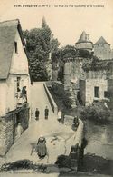 Fougères * La Rue Du Fos Quérally Et Le Château - Fougeres