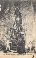 Baume-les-Messieurs         39        Intérieur Des Grottes. Grand Escalier       (voir Scan) - Baume-les-Messieurs