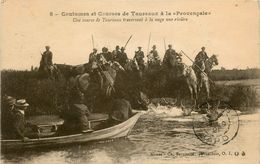 Gard * Une Course De Taureaux Traversant à La Nage Une Rivière * Coutumes Et Courses De Taureaux à La Provençale - Autres & Non Classés