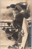 Art - Peinture Et Tableau - Salon De 1901 Peintre R De PIBRAC - Un Ouvroir - Métier - Femmes - Pittura & Quadri
