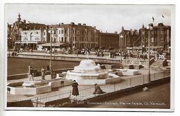 Real Photo Postcard, Great Yarmouth, Illuminated Fountain And Marine Parade. Shops, People. 1938. - Great Yarmouth