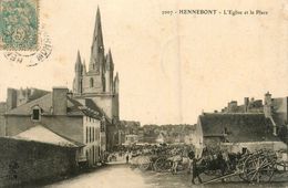 Hennebont * 1906 * La Place Et L'église * Jour De Marché , Foire Aux Bestiaux * Chevaux - Hennebont