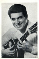 Photo Dédicacée D'Alberto Cortez Et Sa Guitare, Chanteur Et Compositeur Argentin (Mister Sucu-Sucu, Sabor A Mi) - Gehandtekende Foto's