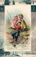 Carte Gaufrée Fantaisie Avec Faïence De Delft (Pays-Bas) - Enfants En Costume Hollandais: Pêche à La Grenouille - Collections, Lots & Séries