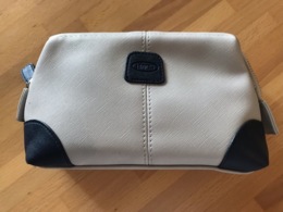 QATAR AIWAYS BUSINESS CLASS AMENITY KIT BRIC'S & CASTELLO MONTE VIBIANO GREY/BLACK - Unused With Full Content - Giveaways