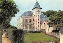 M-20-1113 : SAINT CYR SUR LOIRE. LA MAIRIE ET JARDINS DE LA PISCINE - Saint-Cyr-sur-Loire