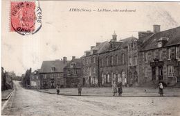 ATHIS ( Orne ) La Place, Côté Nord-ouest - Athis De L'Orne