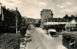 Chelles * La Place De La Gare Et L'avenue De La Résistance - Chelles