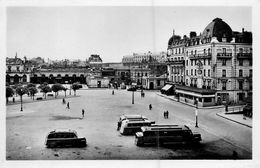 Rennes * Place De La Gare Et Hôtel Duguesclin * Autobus De Marque ? - Rennes