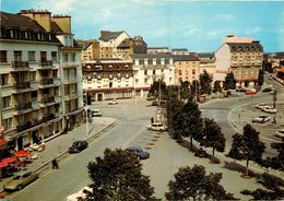 Rennes * La Place De La Gare Et Les Hôtels * Automobiles * Citroen DS - Rennes