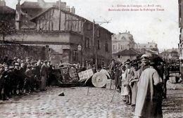 87   //  LIMOGES  //  GREVES 1905 BARRICADE DEVANT LA FABRIQUE TOUZE TRES ANIMEE - Limoges