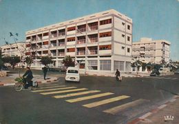 Carte Postale. Maroc. Agadir. Boulevard Hassan II Et Des Forces Armées Royales. Voitures. Etat Moyen. Taches. - Agadir