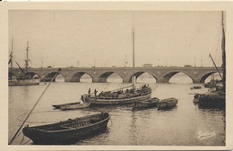 Bordeaux - La Garonne Et Le Pont De Pierres - Bordeaux
