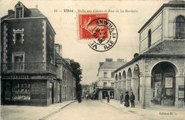 Vitré * Halle Aux Grains Et Rue De La Borderie * Horlogerie VOIGNIER GUYON - Vitre