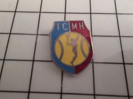 115d Pin's Pins / Rare Et De Belle Qualité !!! THEME SPORTS / CLUB TENNIS TCMH TENNIS CLUB DES MECHANTS HOMMES - Tennis