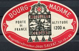 1858 - France - Pyrénées Orientales - Etiquette Hôtellerie Cerdane - Porte De France 1200 M. - Jean Salvat Propiétaire - Etiquettes D'hotels