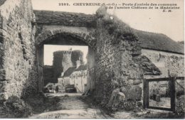 Cpa  Chevreuse, Porte D'entrée Des Communs De L Ancien Chateau De La Madeleine. - Chevreuse