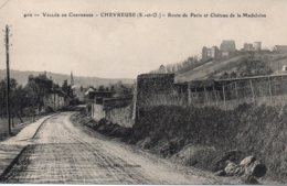 Cpa  Chevreuse, Route De Paris Et  Chateau De La Madeleine. - Chevreuse