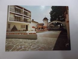 Le Patio Et Les Appartements De L'Hotel Jean Darroze Et Fils - Villeneuve De Marsan