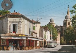 31 - Très Belle Carte Postale Semi Moderne Dentelée De REVEL Le Rond Point Et L'Eglise - Revel