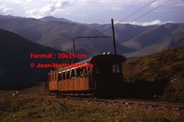 Reproduction Photographie D'une Vue D'un Train à Crémaillère Circulant Au Milieu Des Montagnes à Super-Bagnères En 1963 - Andere & Zonder Classificatie