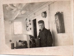 Photo St Pierre Et Miquelon, Marin Au Commande D'un Bateau Format 6/9 - Boten