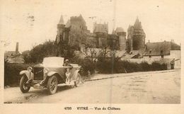 Vitré * Route Et Vu Du Château * Automobile Ancienne De Marque ? * Auto - Vitre