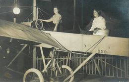 Courbevoie * Carte Photo * Femme Dans Un Hangar D'aviation * Aviation Avion N°330 - Courbevoie