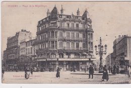 (34) BEZIERS .Place De La République ( Immeuble Banque Arnaud-Gaidan & Cie / Tramway + Pub Chocolat Louit) Animée - Beziers
